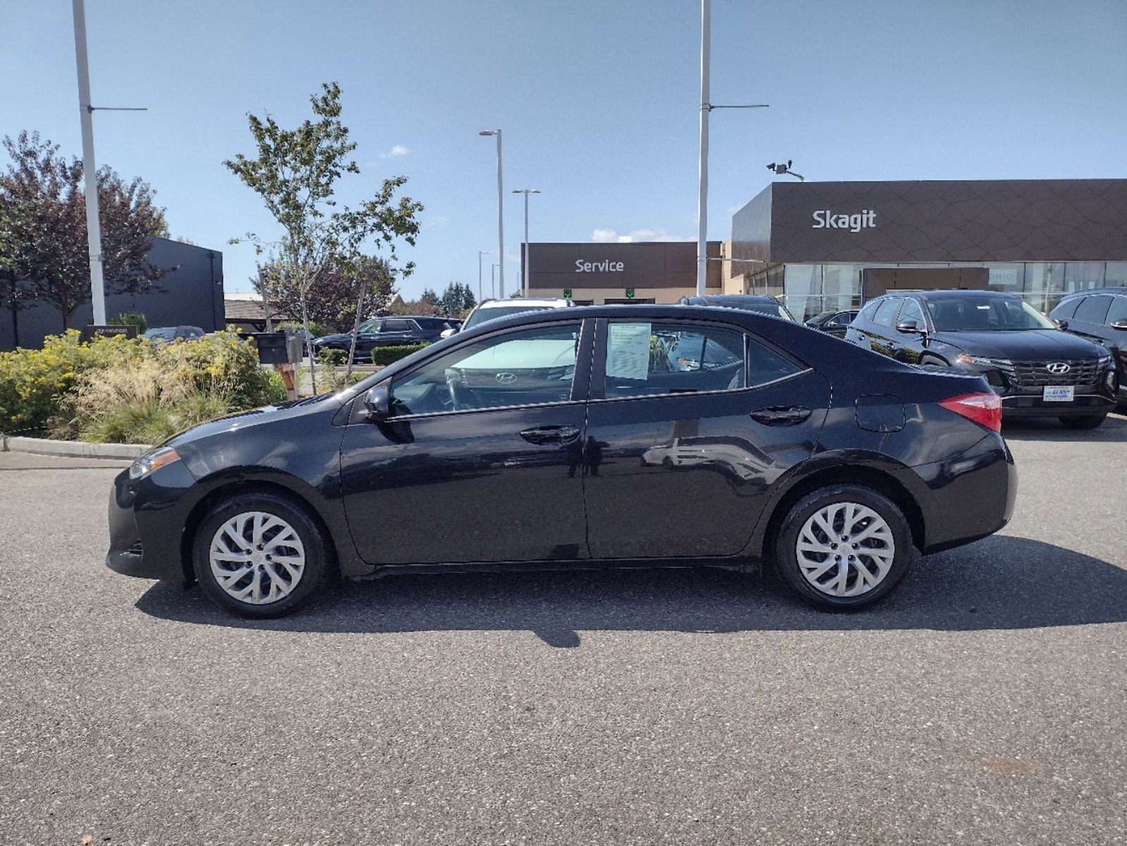 Used 2017 Toyota Corolla LE with VIN 2T1BURHE1HC884825 for sale in Burlington, WA