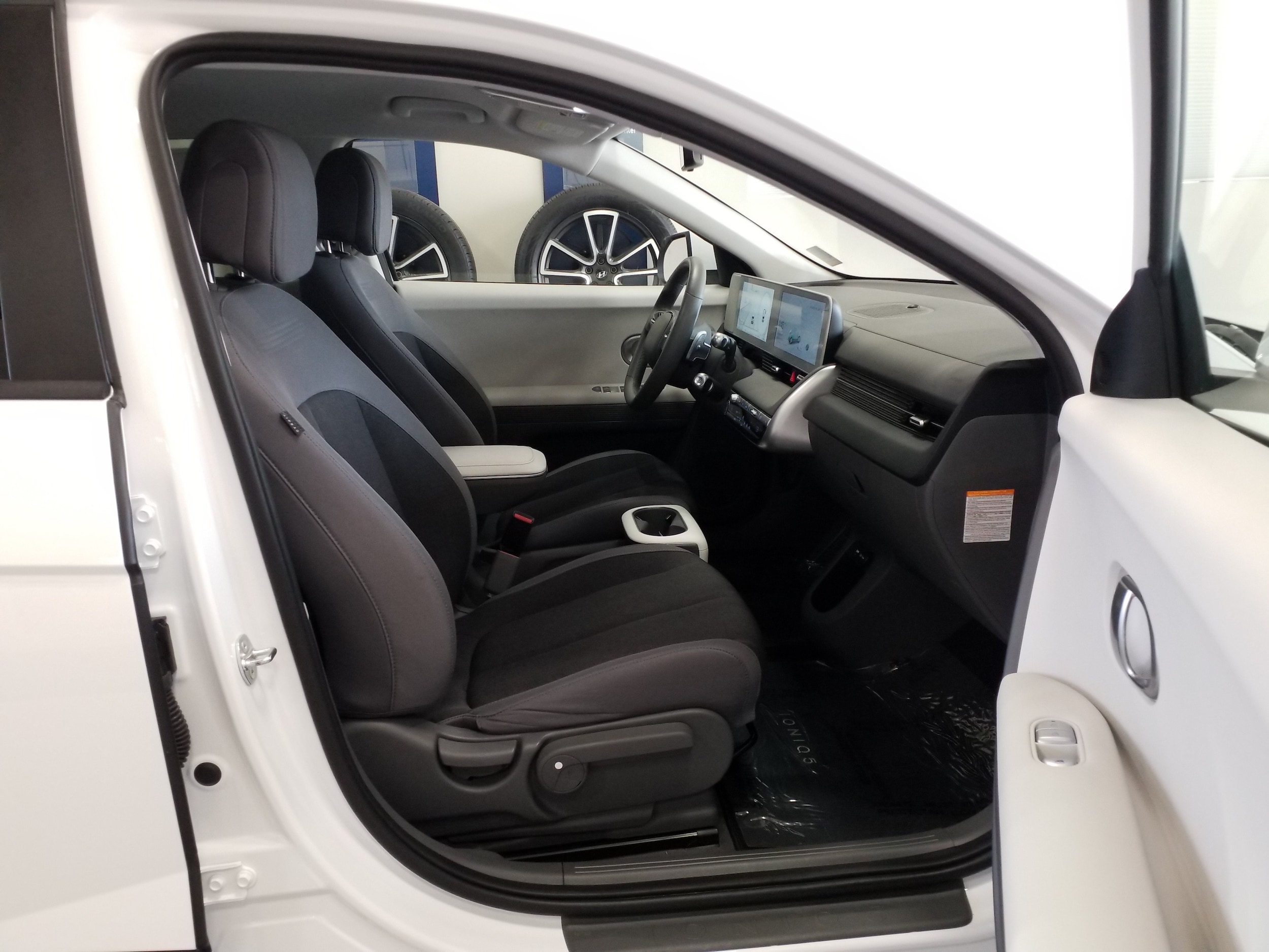 2024 Hyundai IONIQ 5 SEL - Photo 16