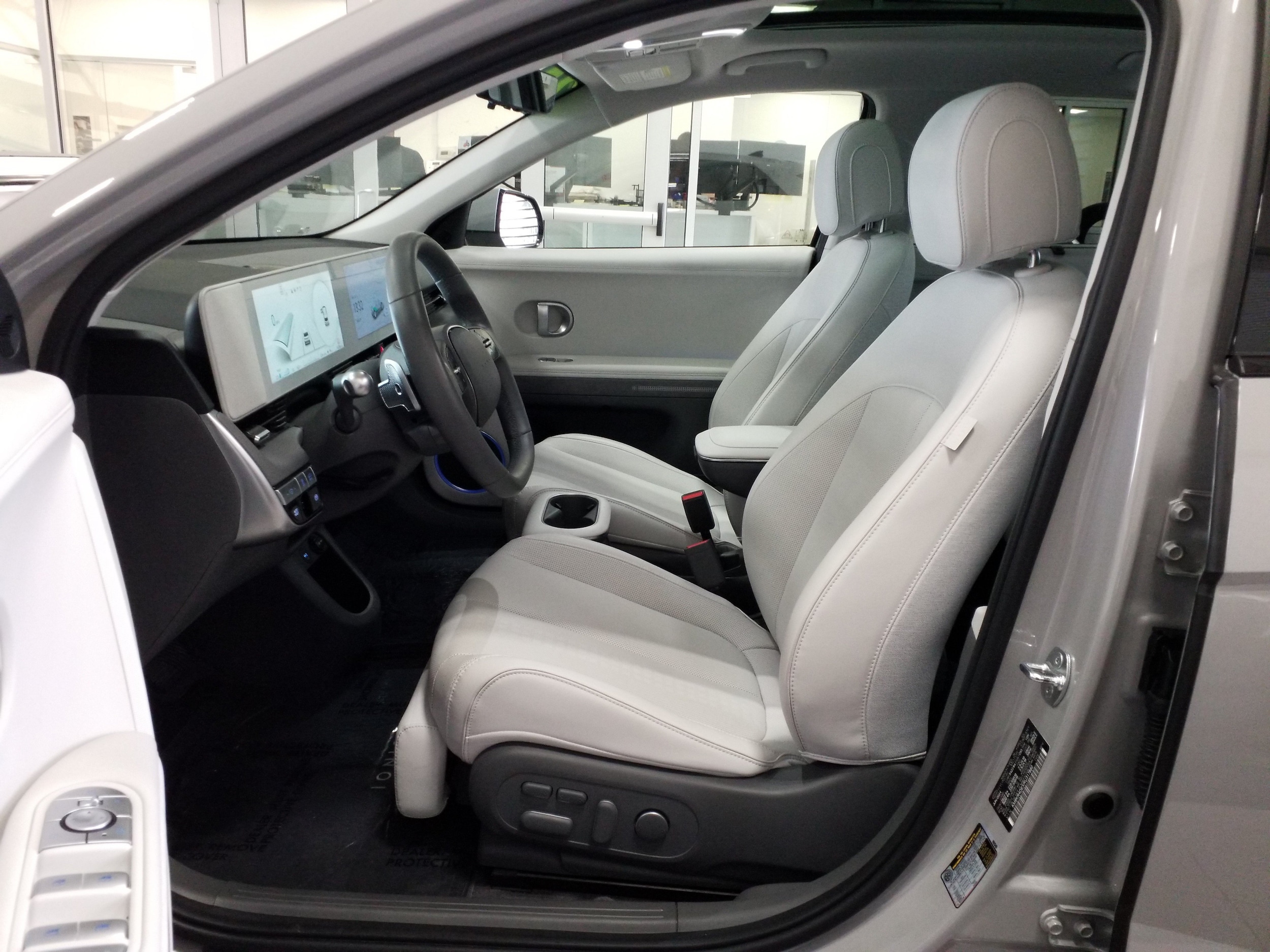 2024 Hyundai IONIQ 5 Limited - Photo 12