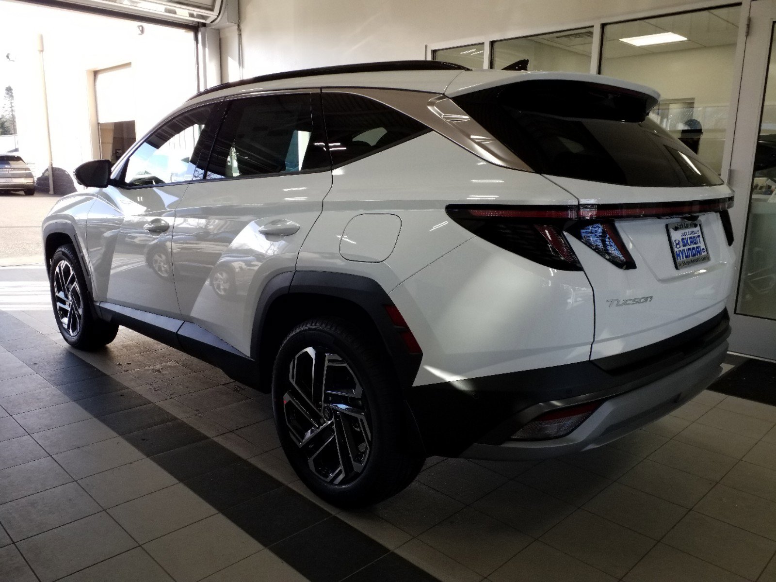 2025 Hyundai Tucson Limited photo 2