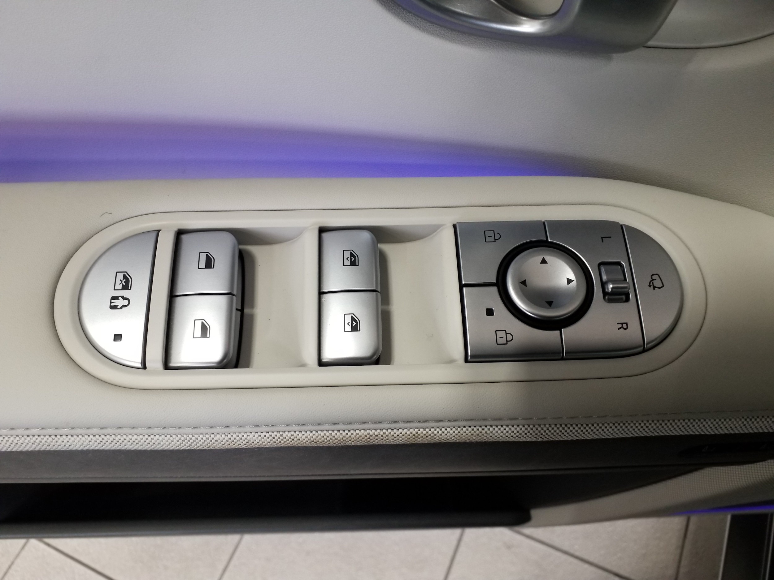 2024 Hyundai IONIQ 5 Limited - Photo 11
