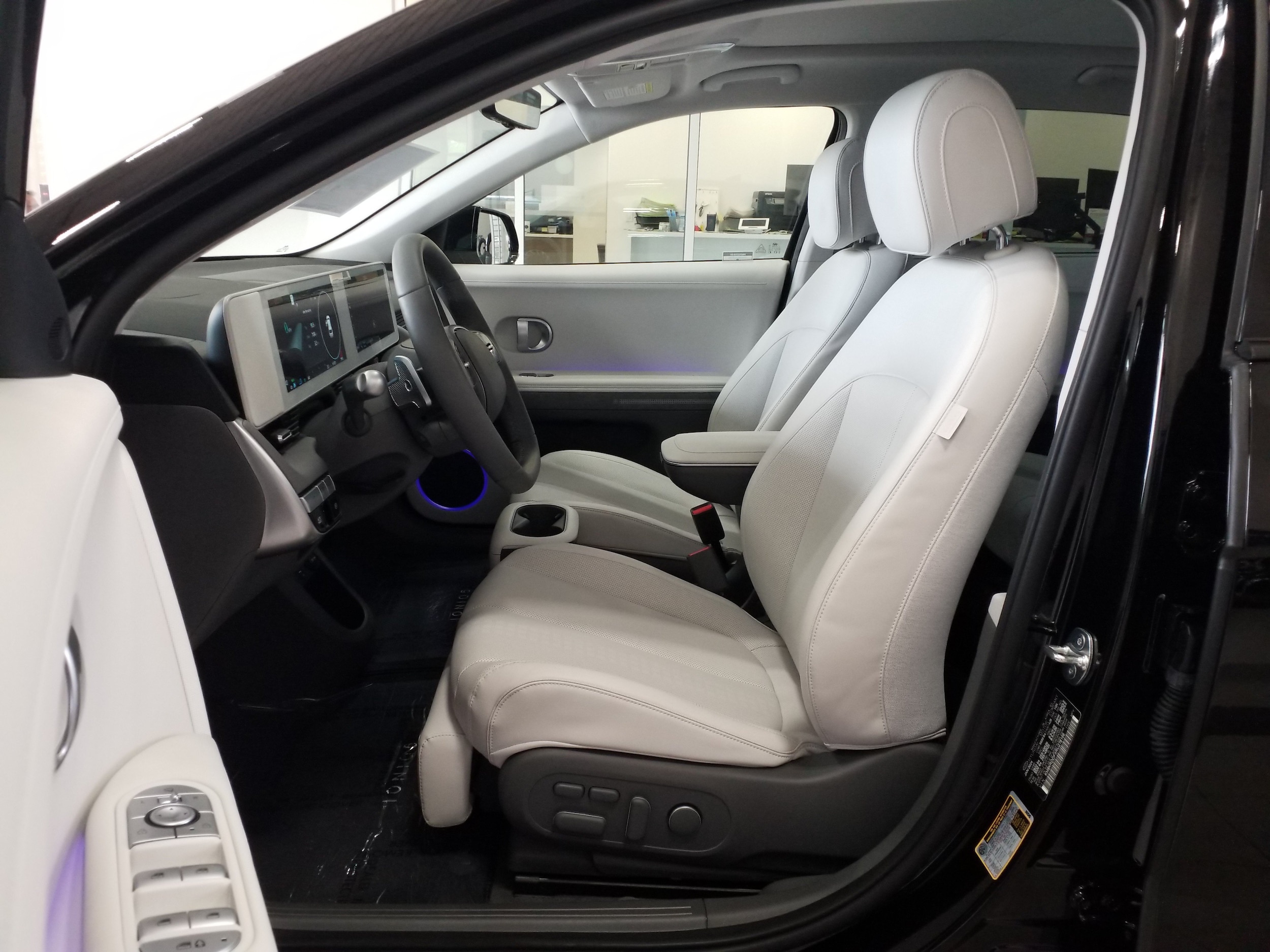 2024 Hyundai IONIQ 5 Limited - Photo 12