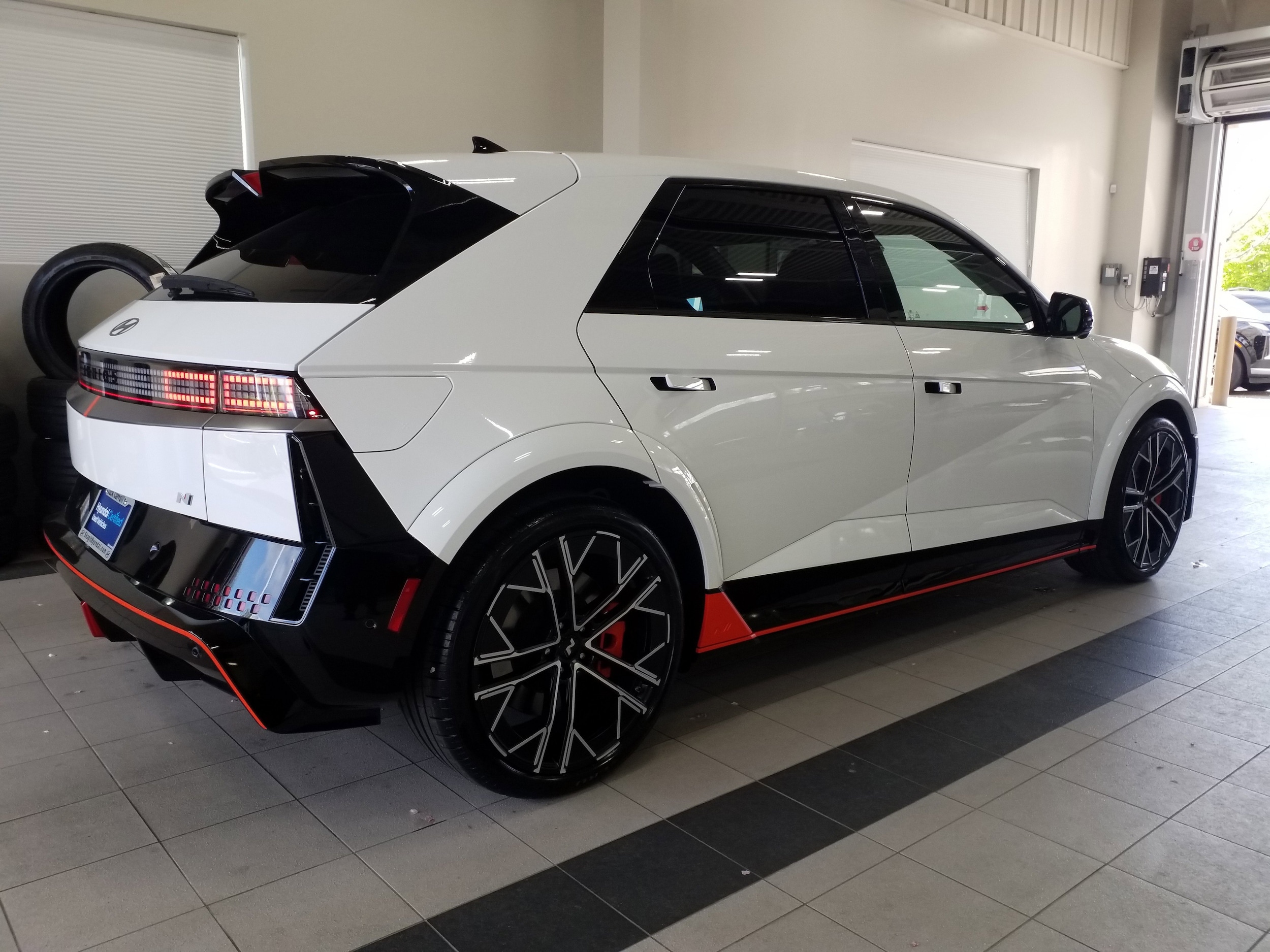 2025 Hyundai IONIQ 5 N - Photo 19
