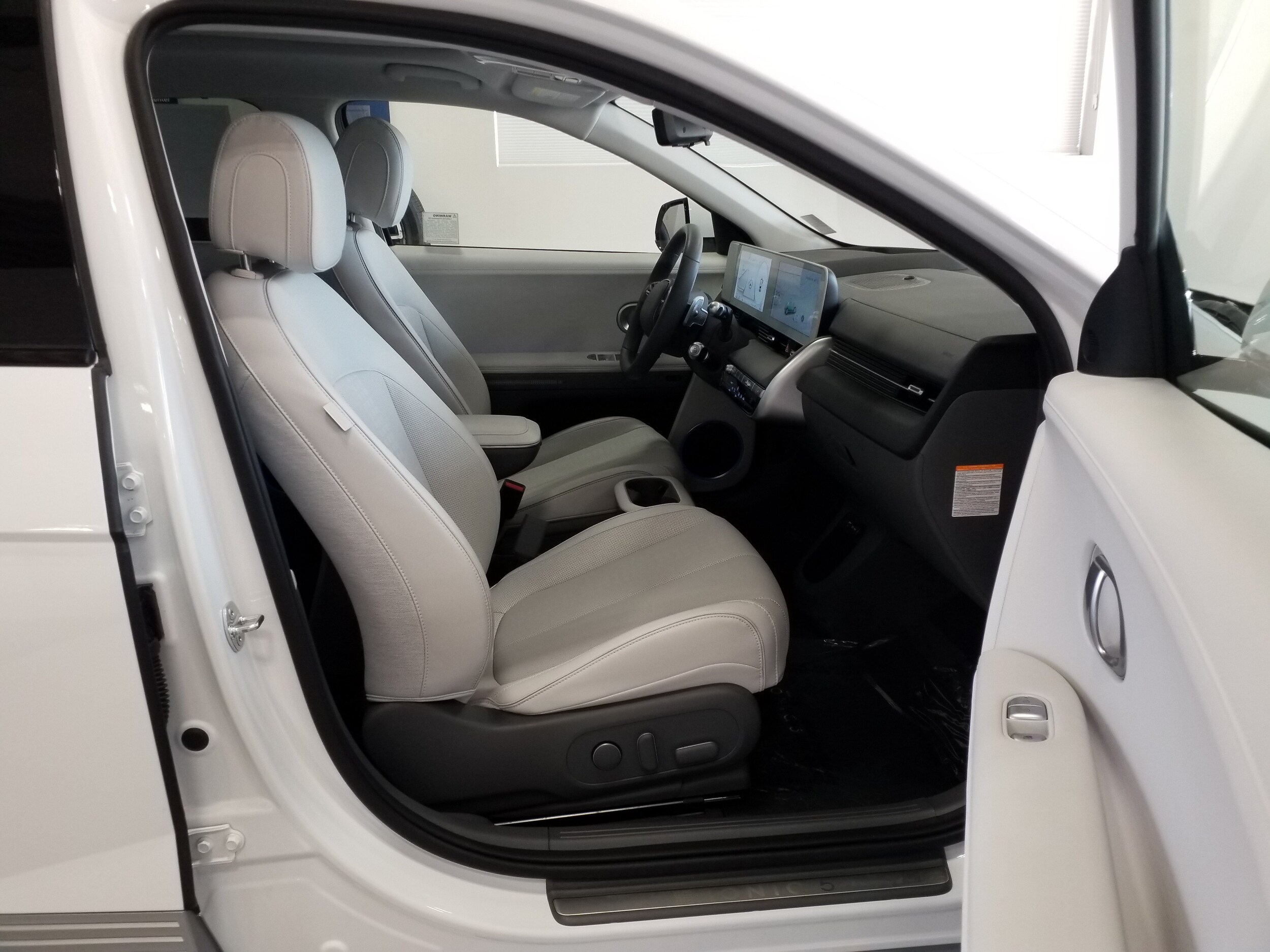 2024 Hyundai IONIQ 5 Limited - Photo 16