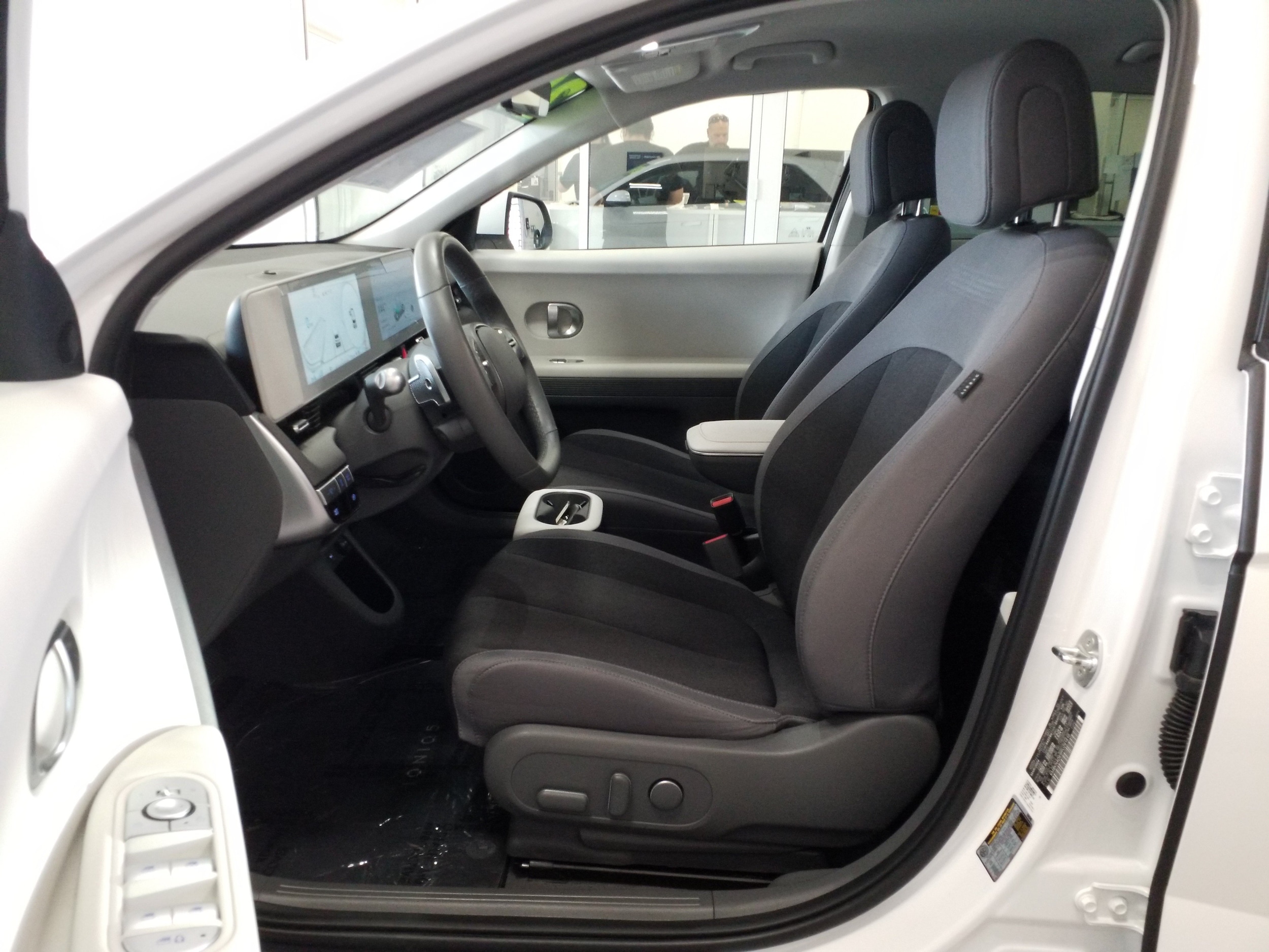 2024 Hyundai IONIQ 5 SEL - Photo 12