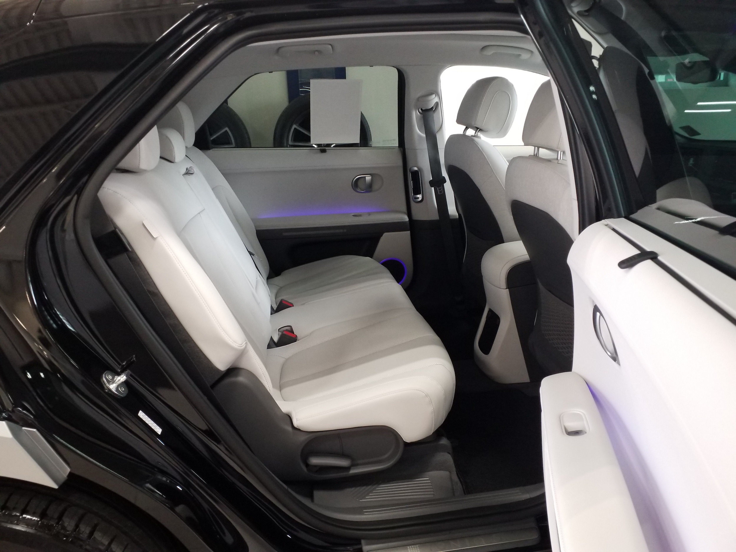 2024 Hyundai IONIQ 5 Limited - Photo 15