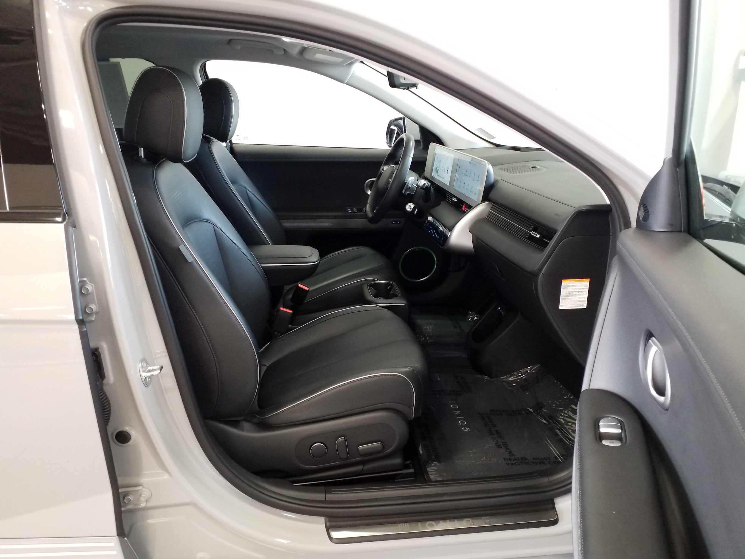 2024 Hyundai IONIQ 5 Limited - Photo 16