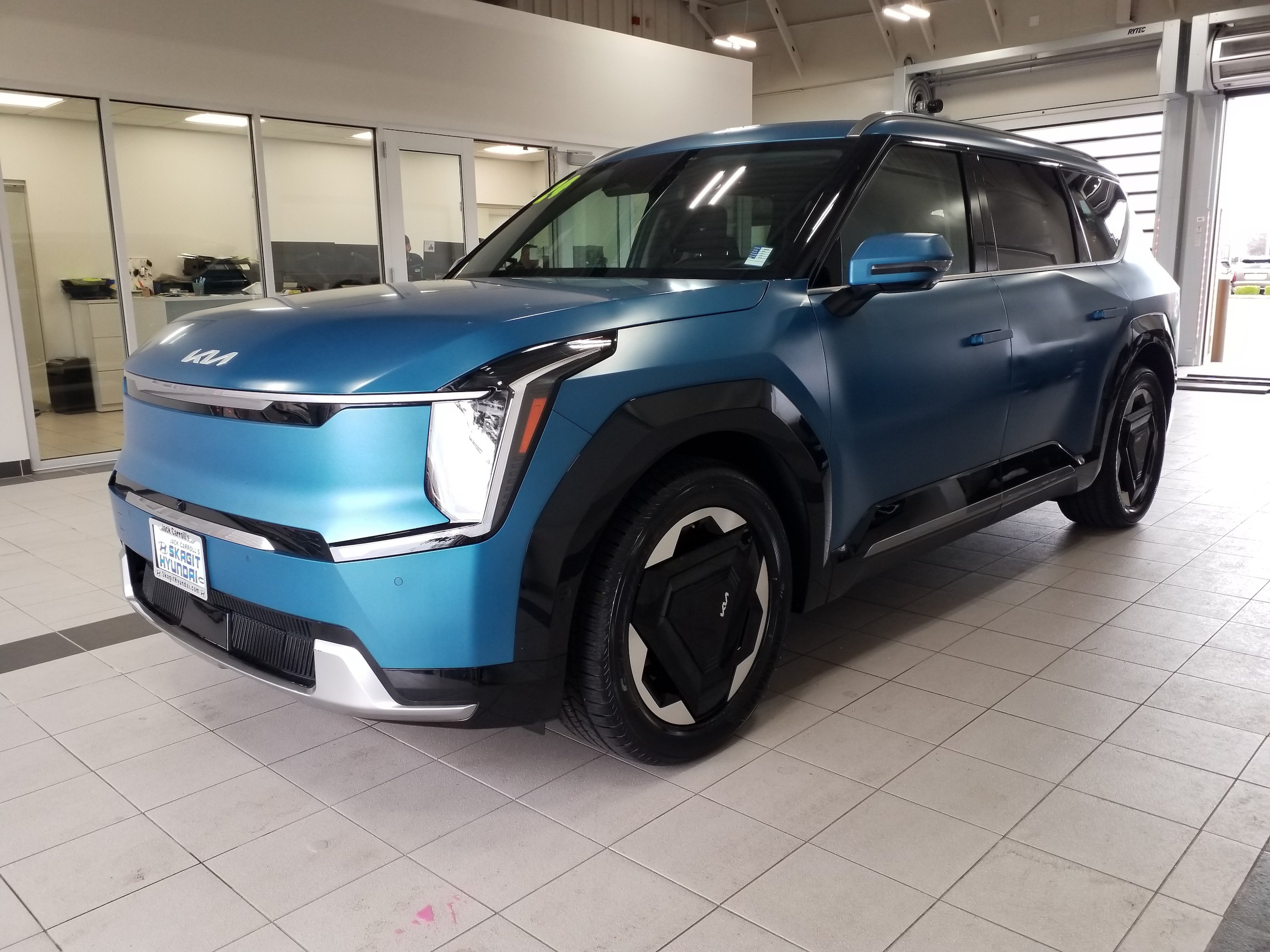 Used 2024 Kia EV9 Land with VIN KNDADFS51R6030008 for sale in Burlington, WA