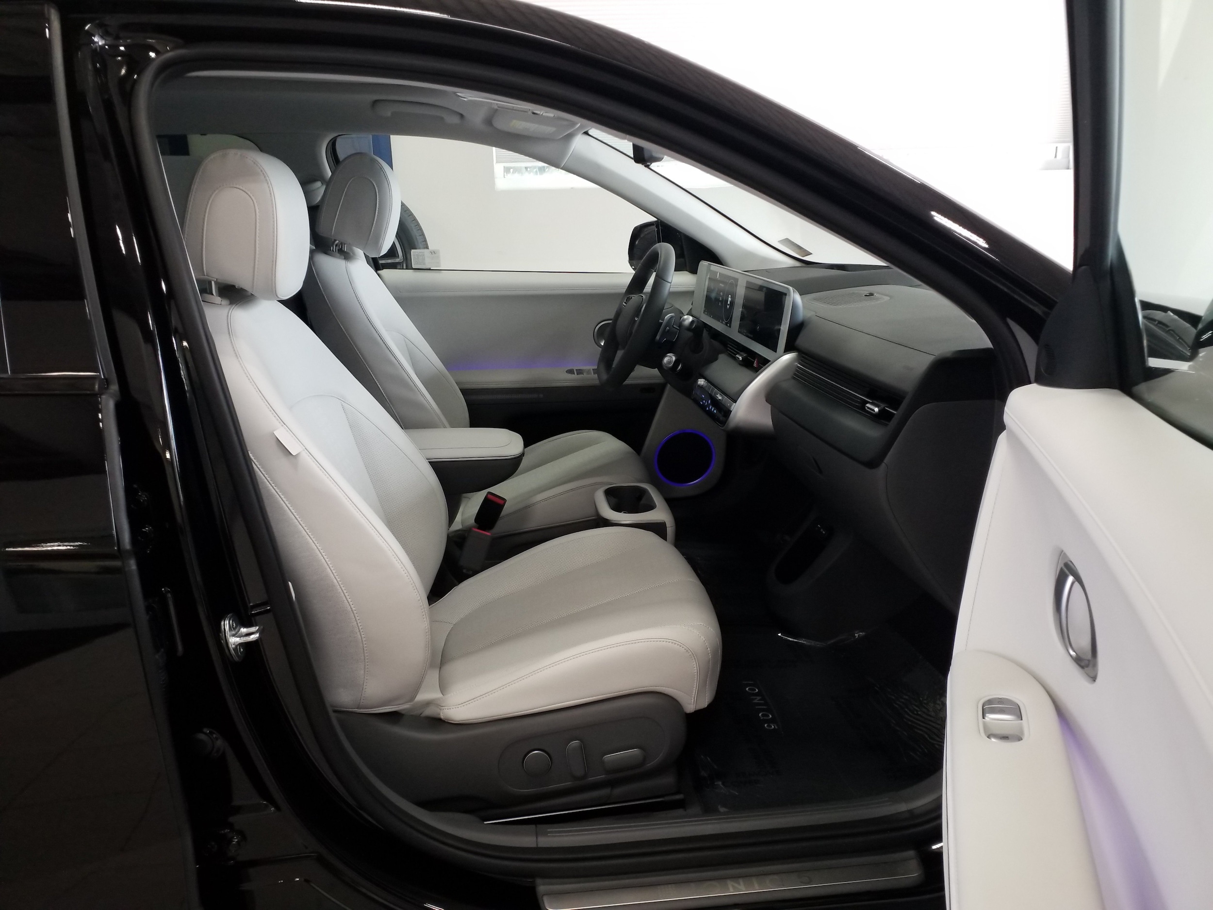 2024 Hyundai IONIQ 5 Limited - Photo 16