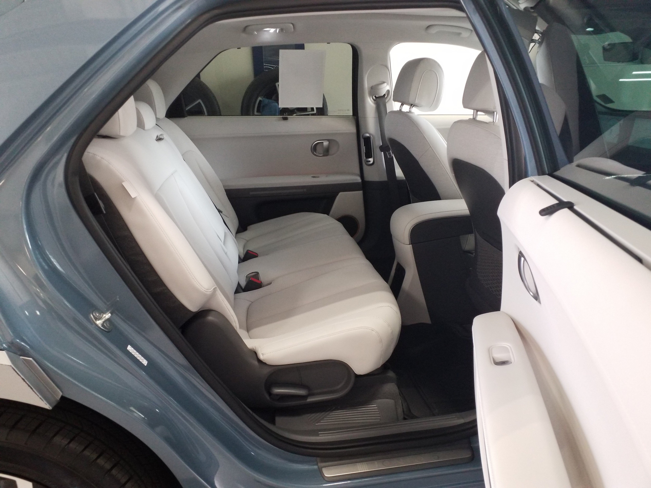2024 Hyundai IONIQ 5 Limited - Photo 15