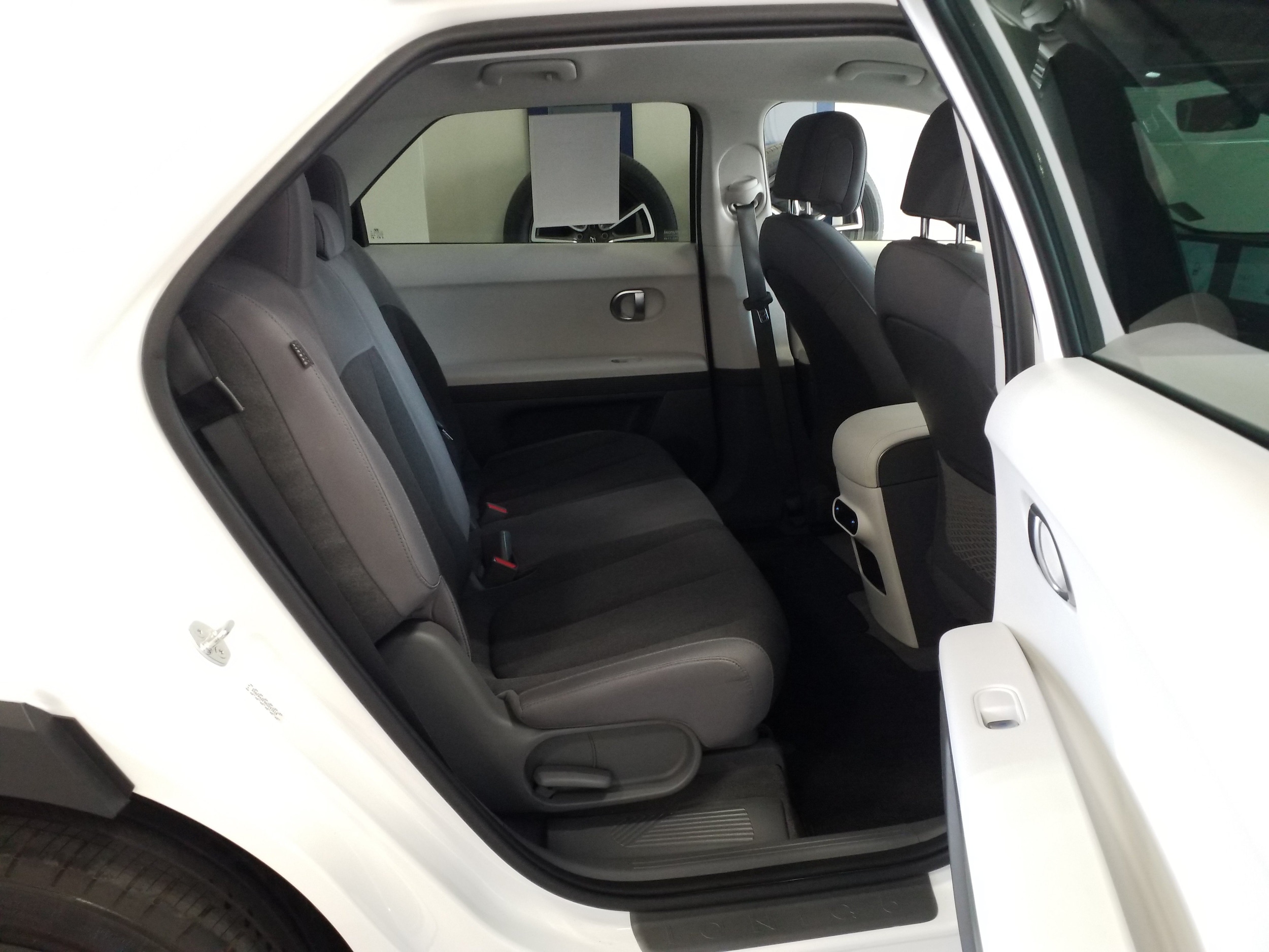 2024 Hyundai IONIQ 5 SEL - Photo 15