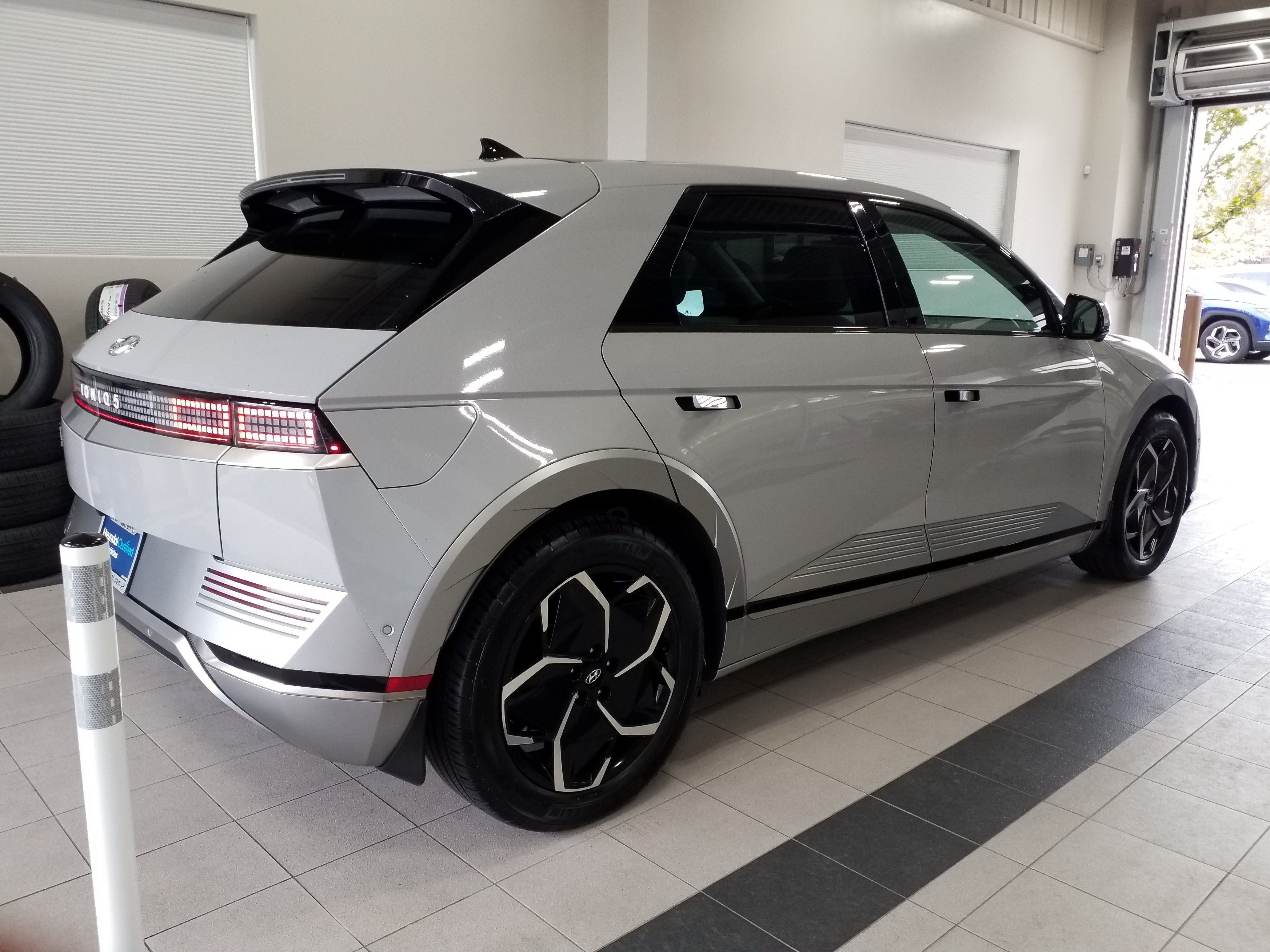 2024 Hyundai IONIQ 5 Limited - Photo 19