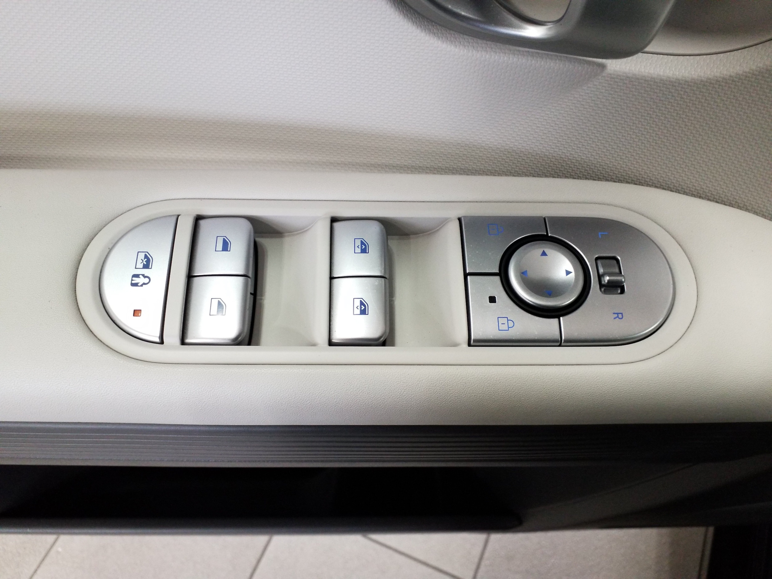 2024 Hyundai IONIQ 5 SEL - Photo 11