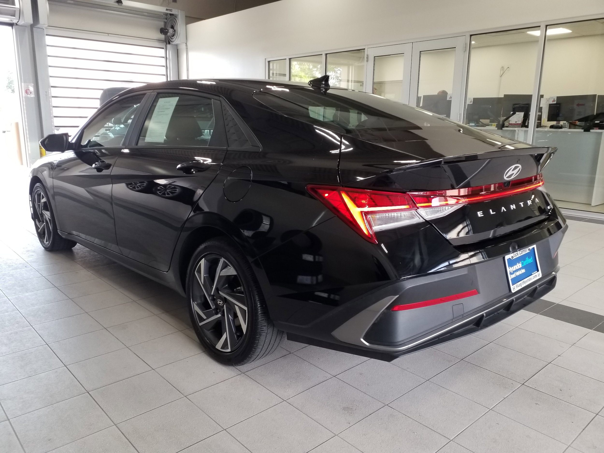 2025 Hyundai Elantra Blue - Photo 18