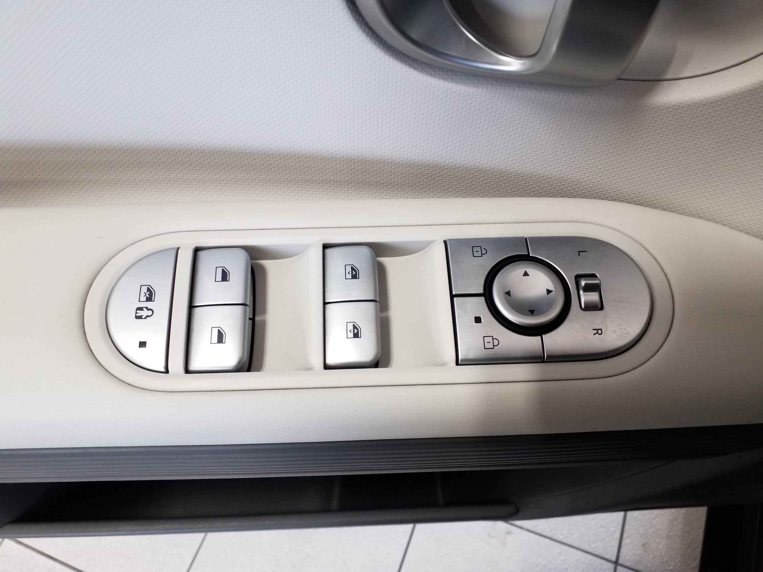 2024 Hyundai IONIQ 5 SEL - Photo 11