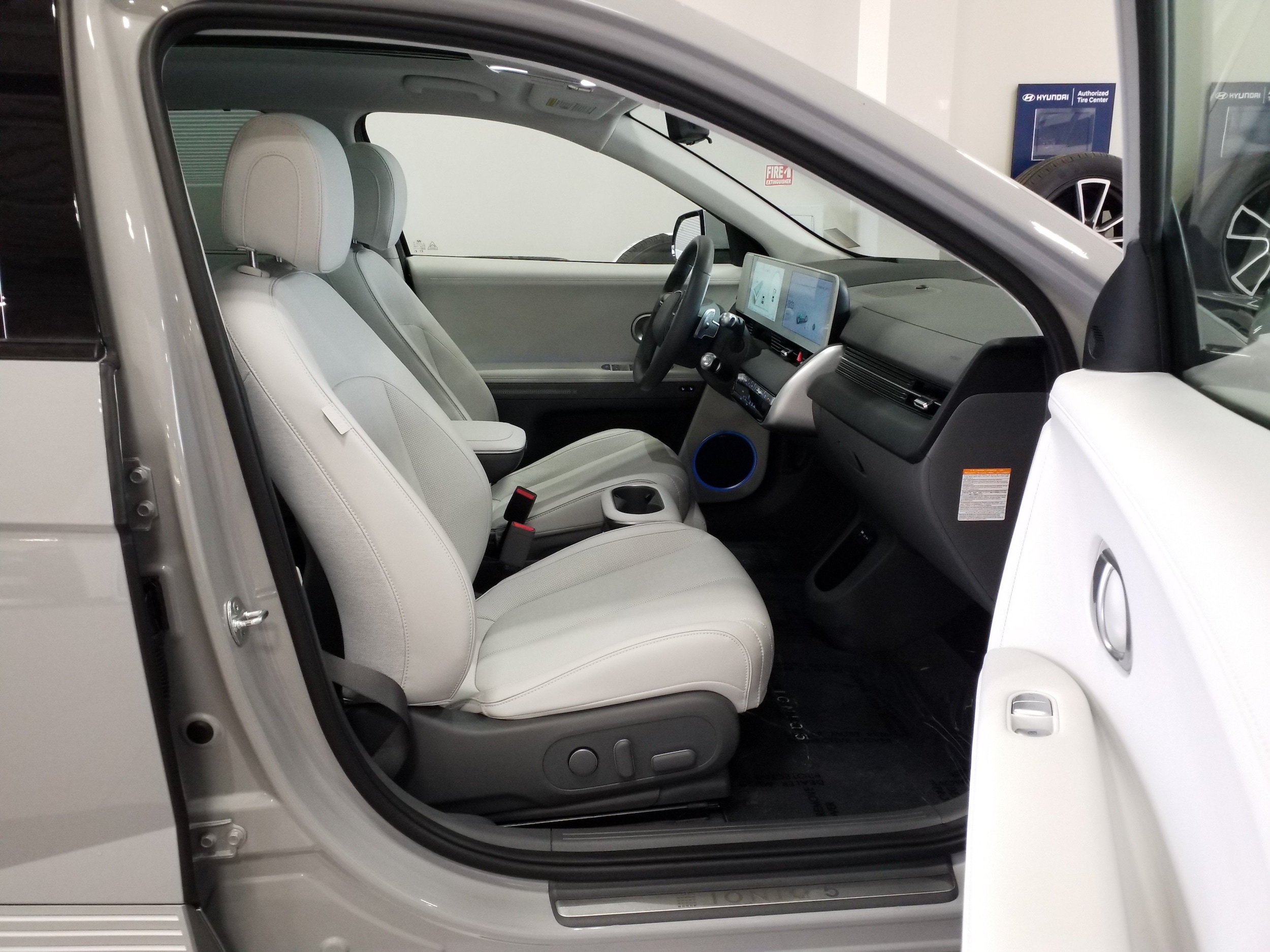 2024 Hyundai IONIQ 5 Limited - Photo 16