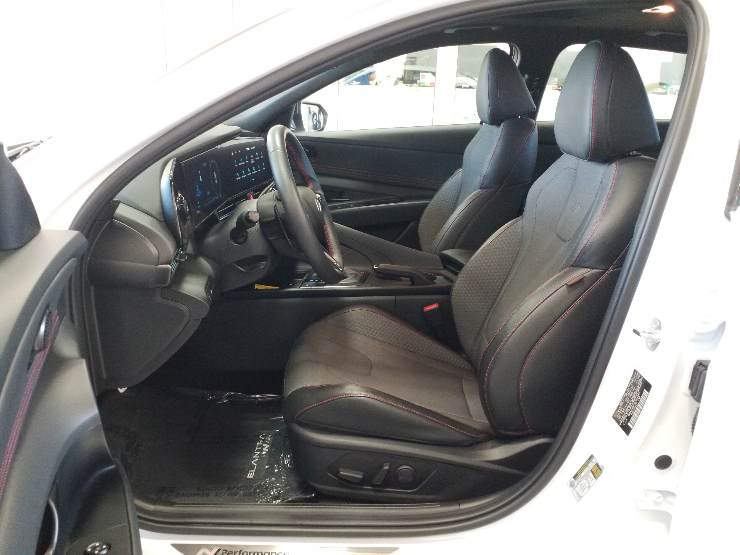2025 Hyundai Elantra N Line - Photo 12