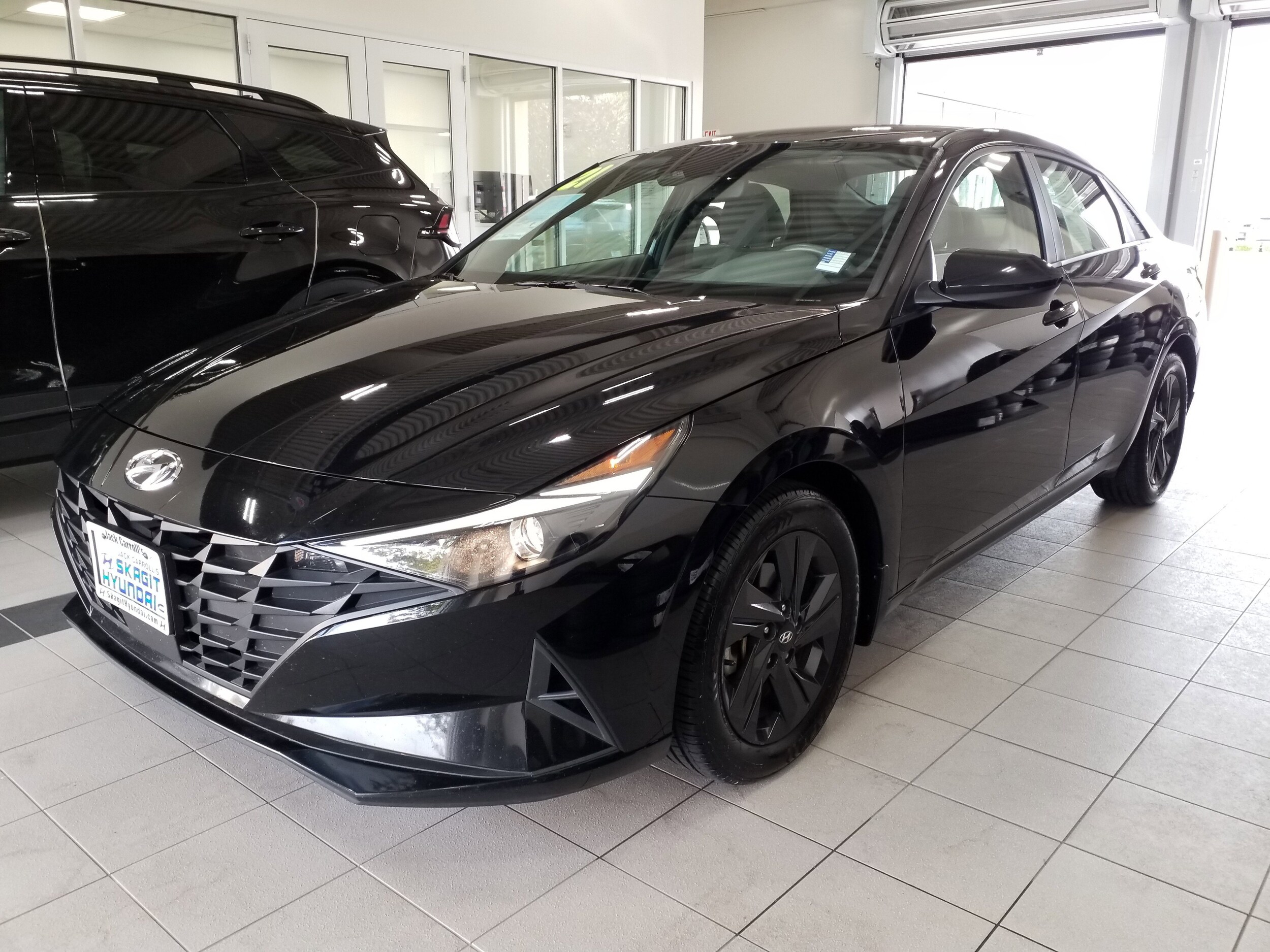 2021 Hyundai Elantra SEL photo 2