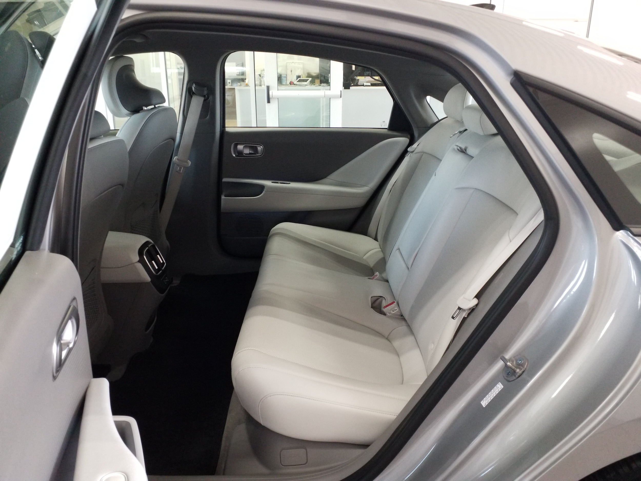2024 Hyundai IONIQ 6 SEL - Photo 12