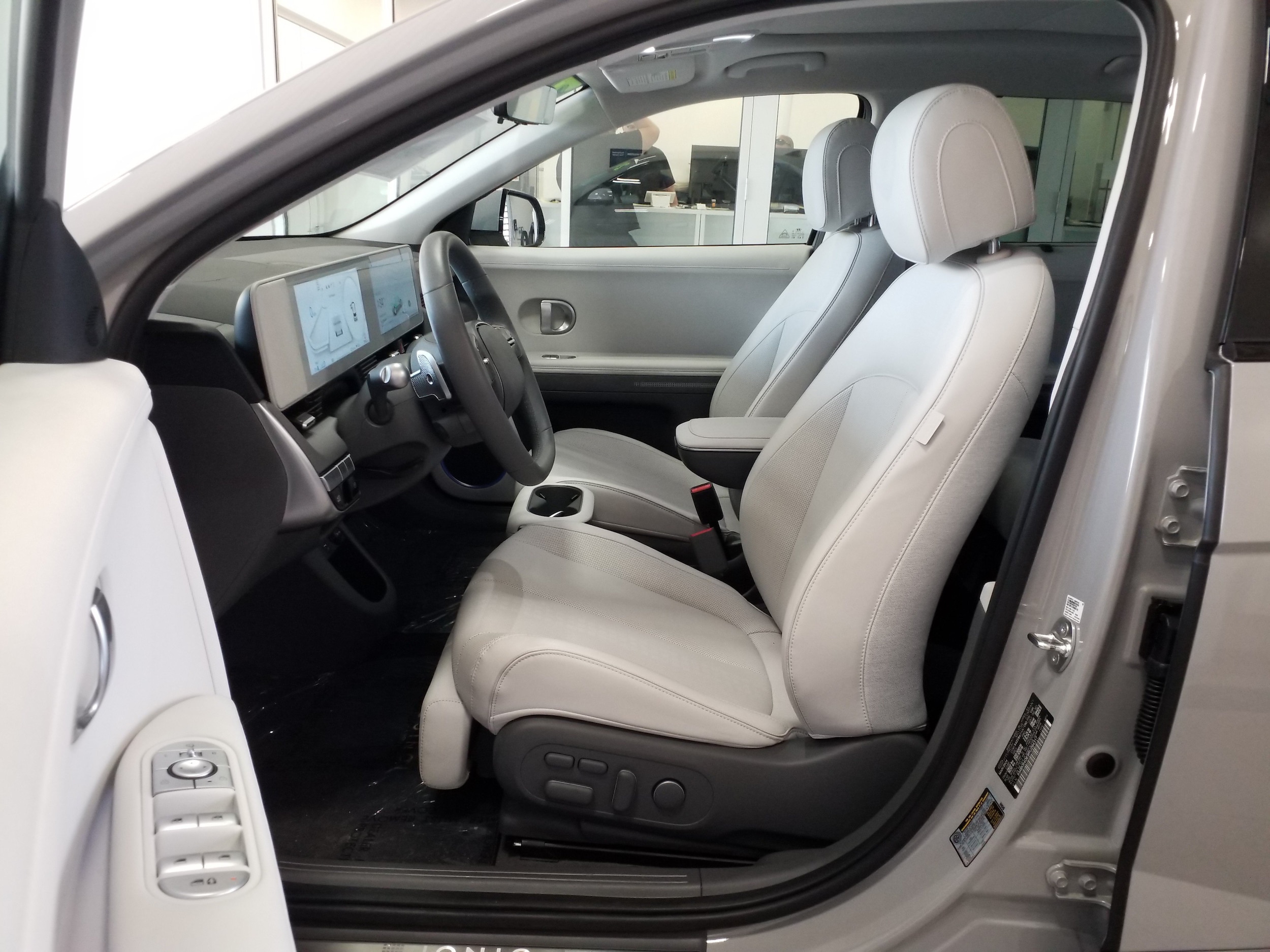 2024 Hyundai IONIQ 5 Limited - Photo 12