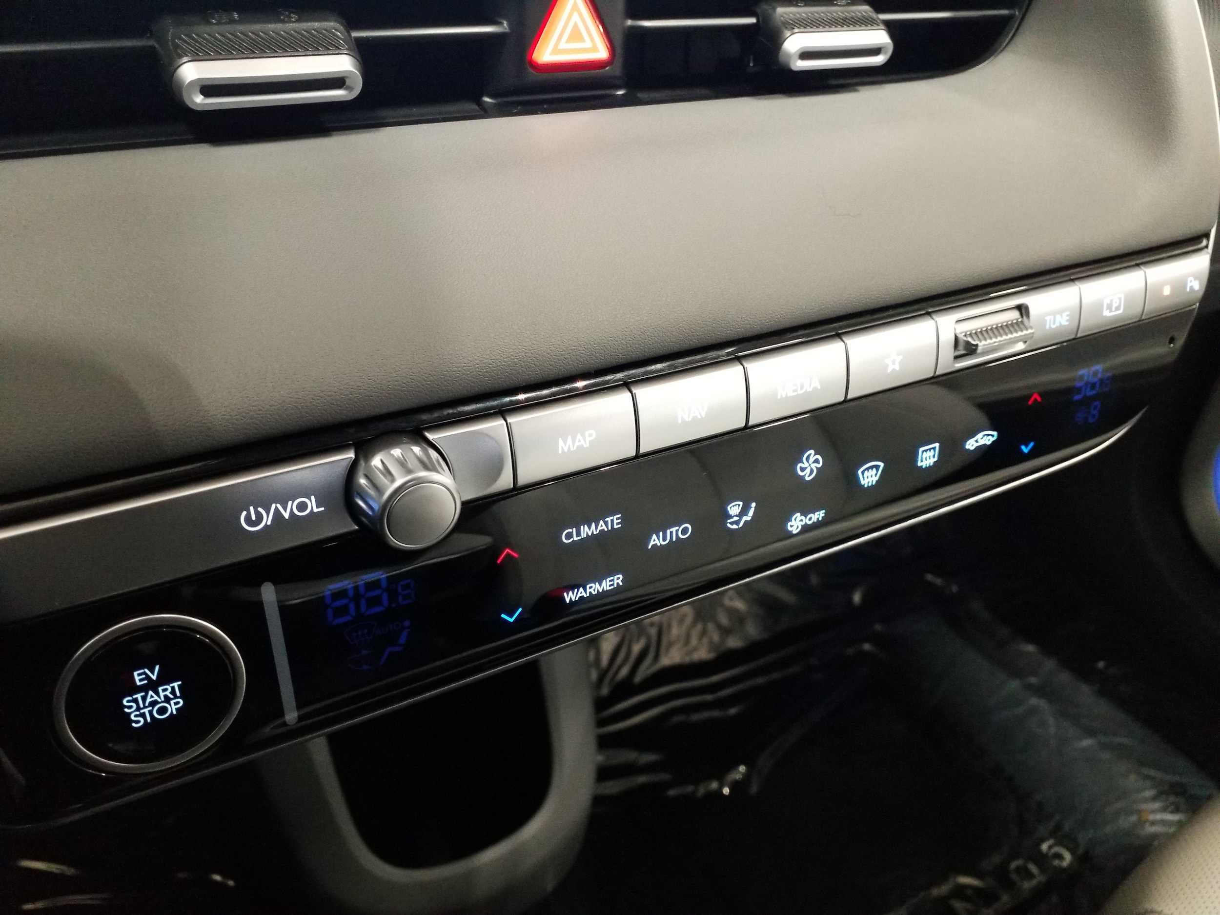 2024 Hyundai IONIQ 5 Limited - Photo 7