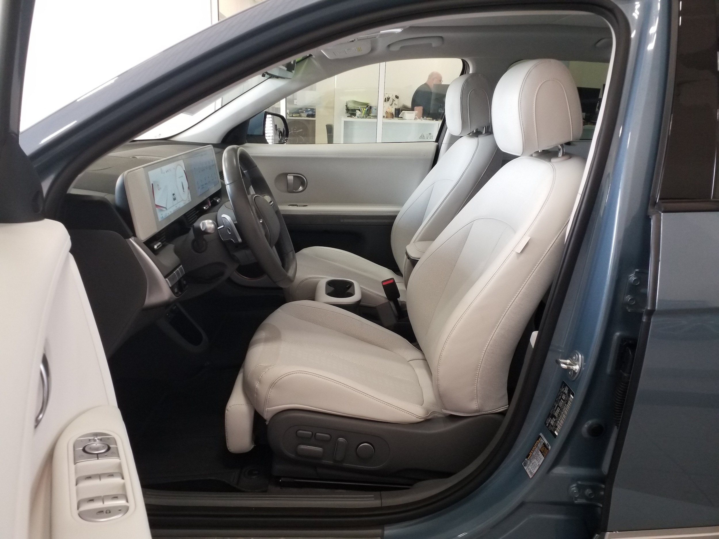 2024 Hyundai IONIQ 5 Limited - Photo 12