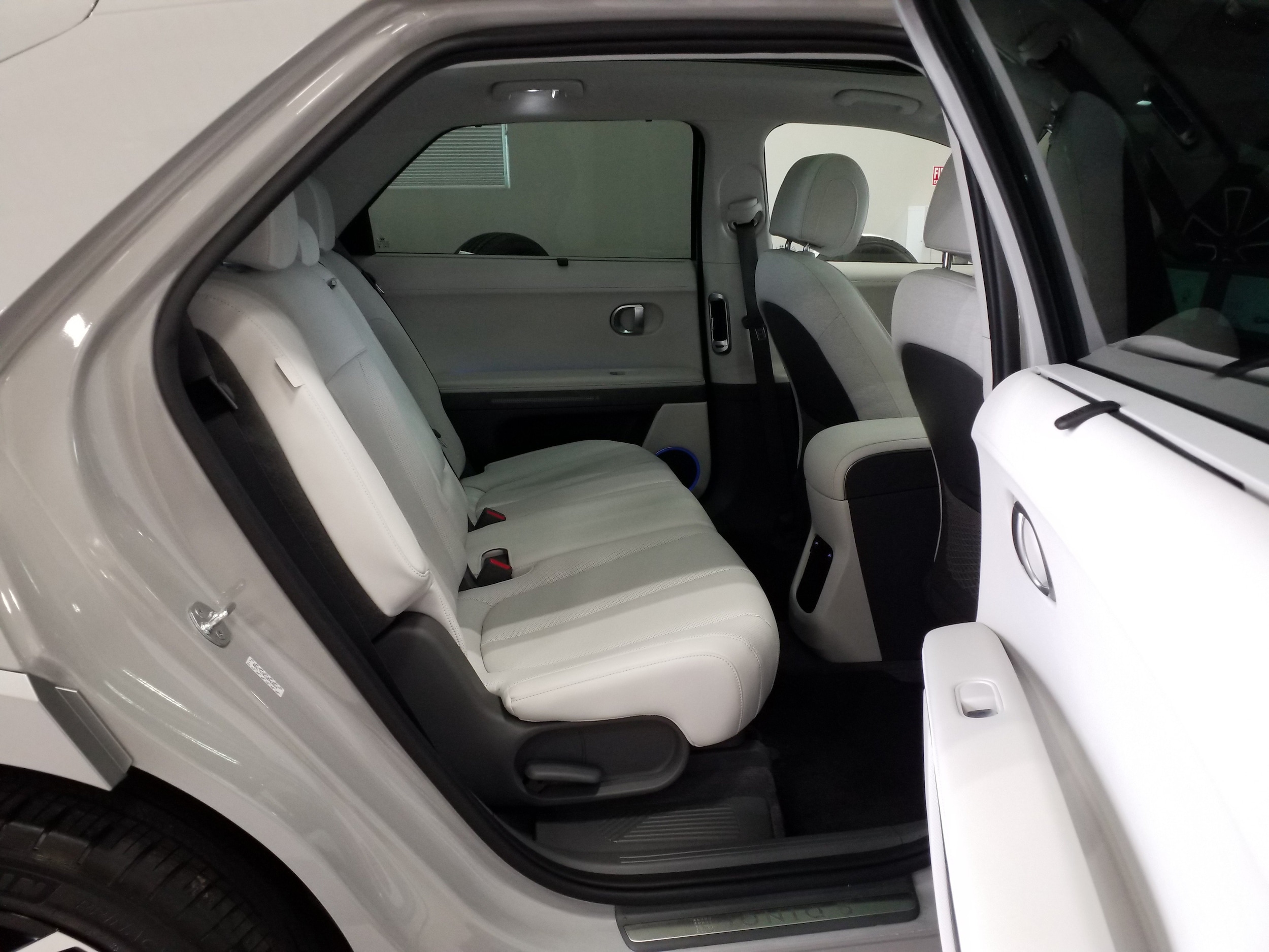 2024 Hyundai IONIQ 5 Limited - Photo 15