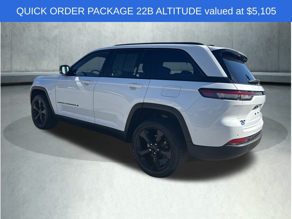 2022 Jeep Grand Cherokee Altitude photo 3