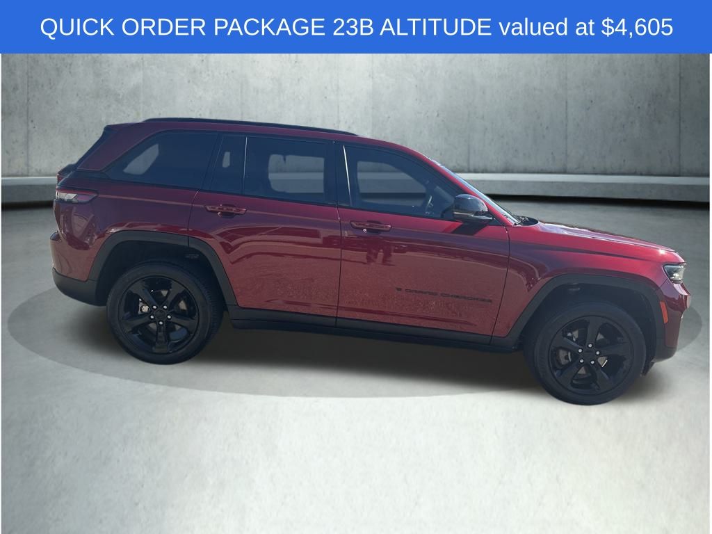 2023 Jeep Grand Cherokee Altitude photo 3