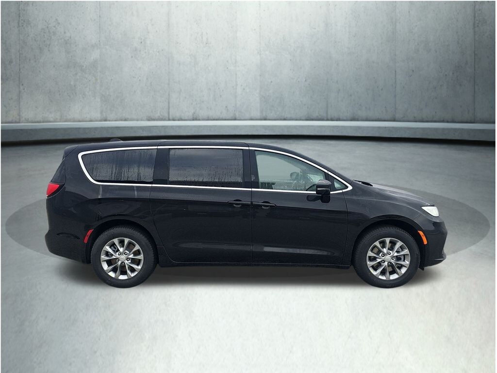 New 2026 Chrysler Pacifica LIMITED AWD Passenger Van