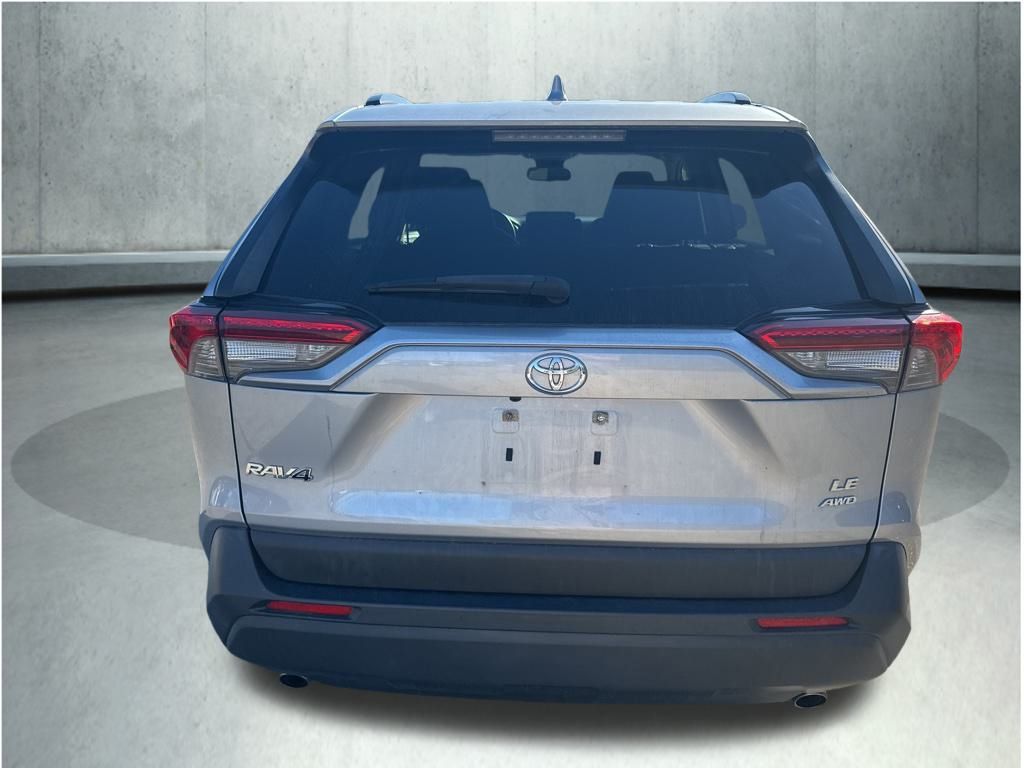 2019 Toyota RAV4 LE photo 3