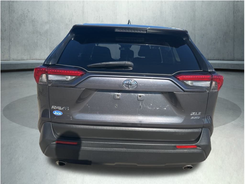 2019 Toyota RAV4 XLE photo 3