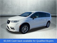 2026 Chrysler Pacifica SELECT AWD Passenger Van