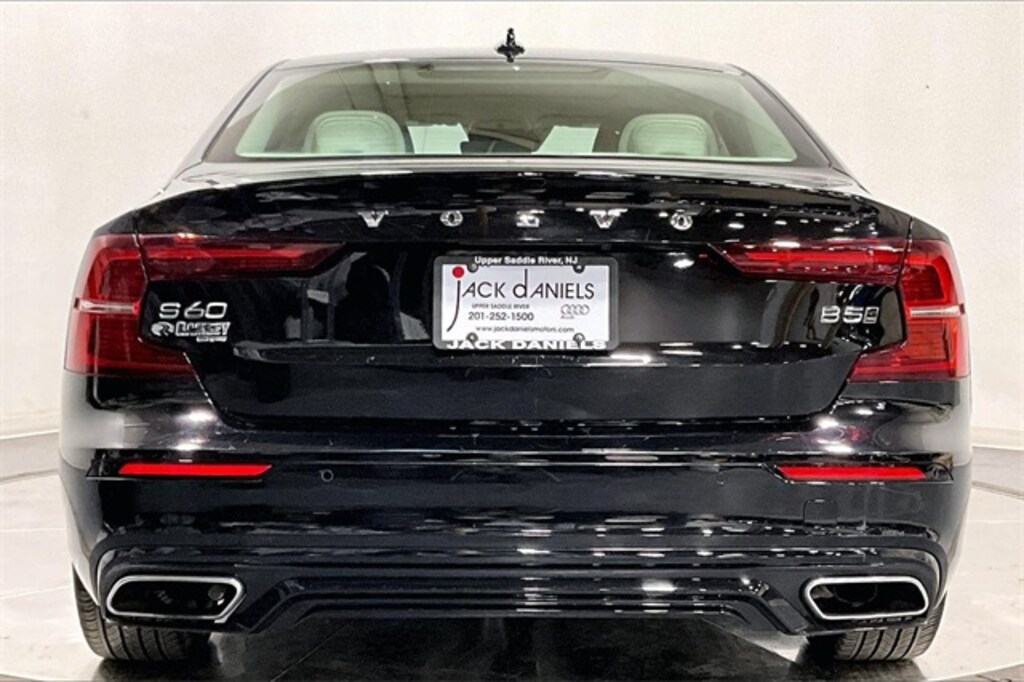 Used 2022 Volvo S60 B5 Momentum Sedan