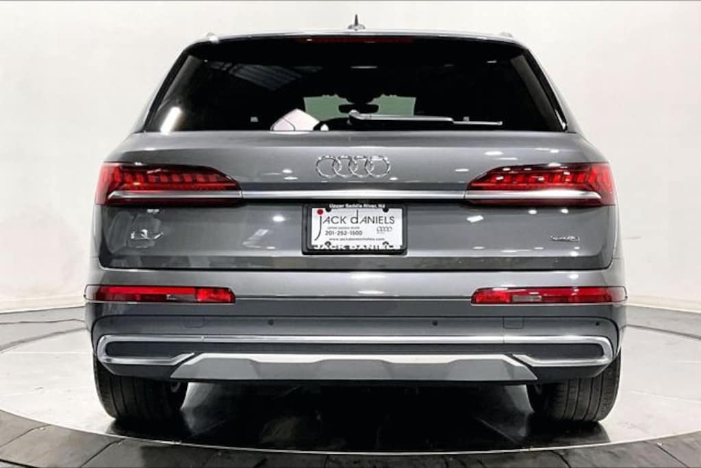 Used 2024 Audi Q7 45 Premium SUV