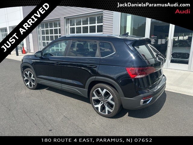 2022 Volkswagen Taos SEL photo 3