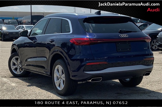 2025 Audi Q5 Premium - Photo 11