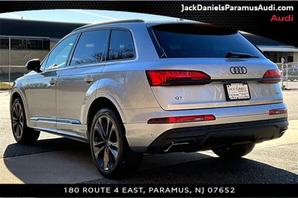 New 2025 Audi Q7 55 Premium Plus SUV