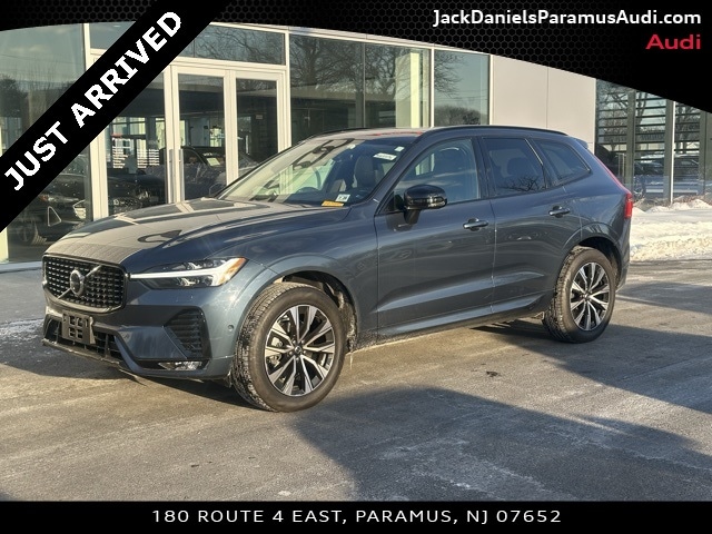 2024 Volvo XC60 B5 Plus Dark Theme AWD's photo