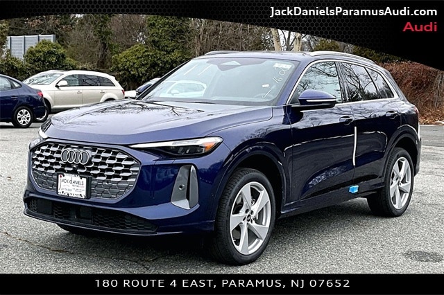 2025 Audi Q5 40 Premium Plus's photo