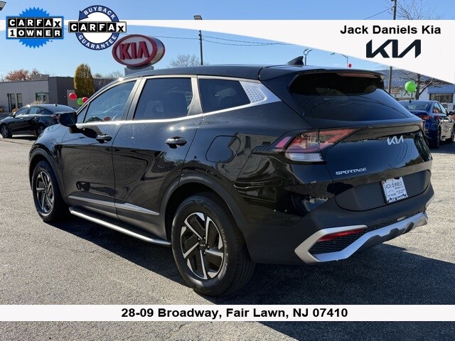 2023 Kia Sportage Hybrid LX photo 2