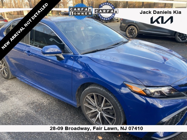 2023 Toyota Camry SE's photo