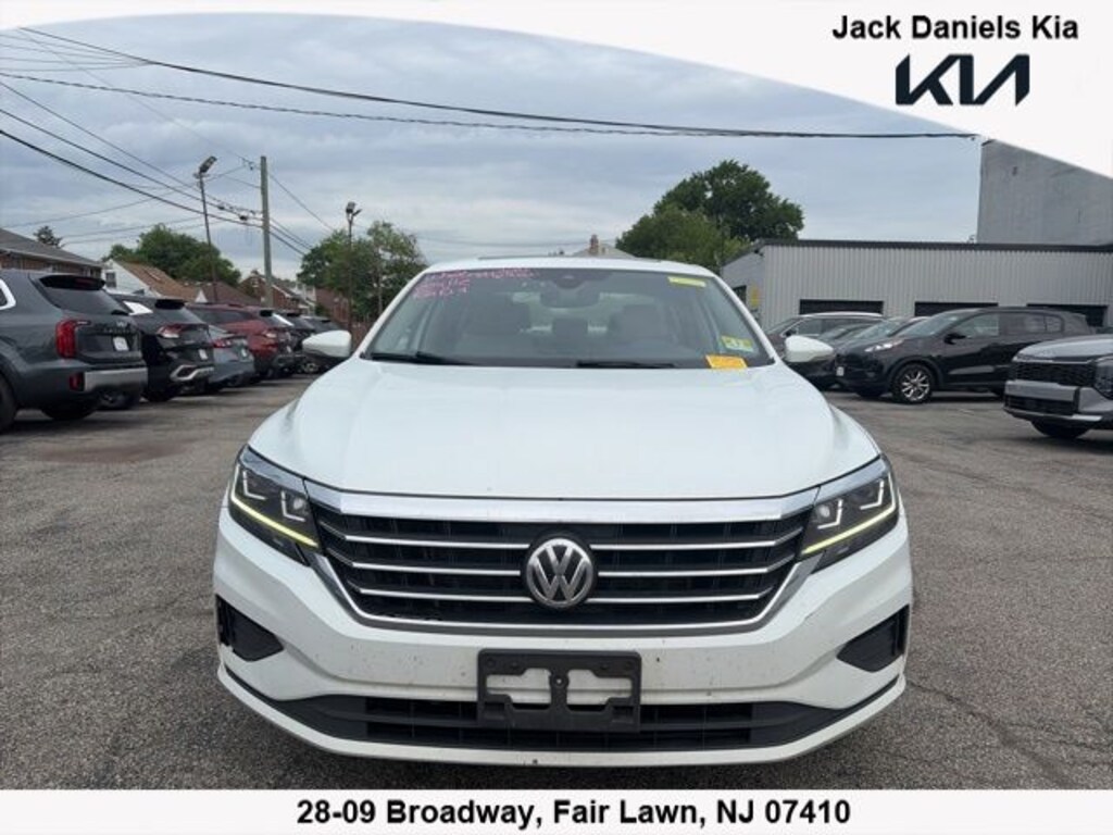 Used 2020 Volkswagen Passat 2.0T SE Sedan