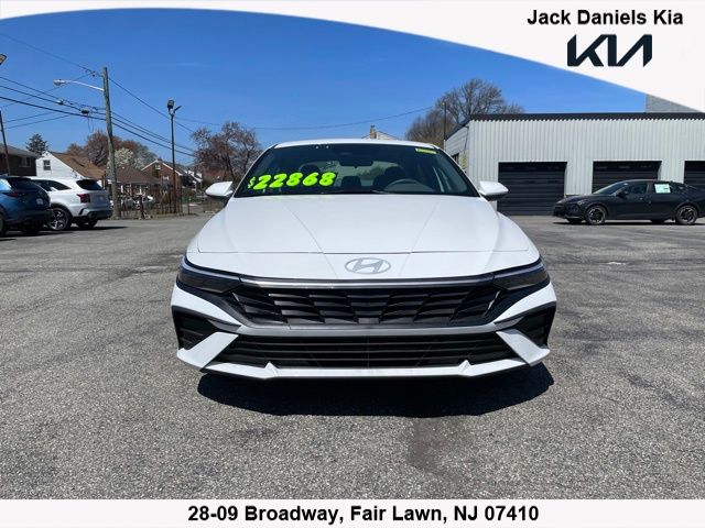2024 Hyundai Elantra SE