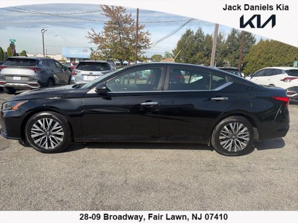 Used 2024 Nissan Altima 2.5 SV Sedan