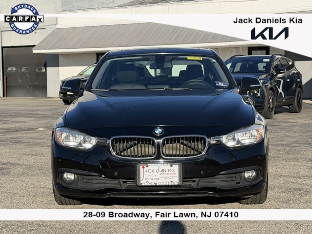 Used 2017 BMW 320i 320i xDrive Sedan