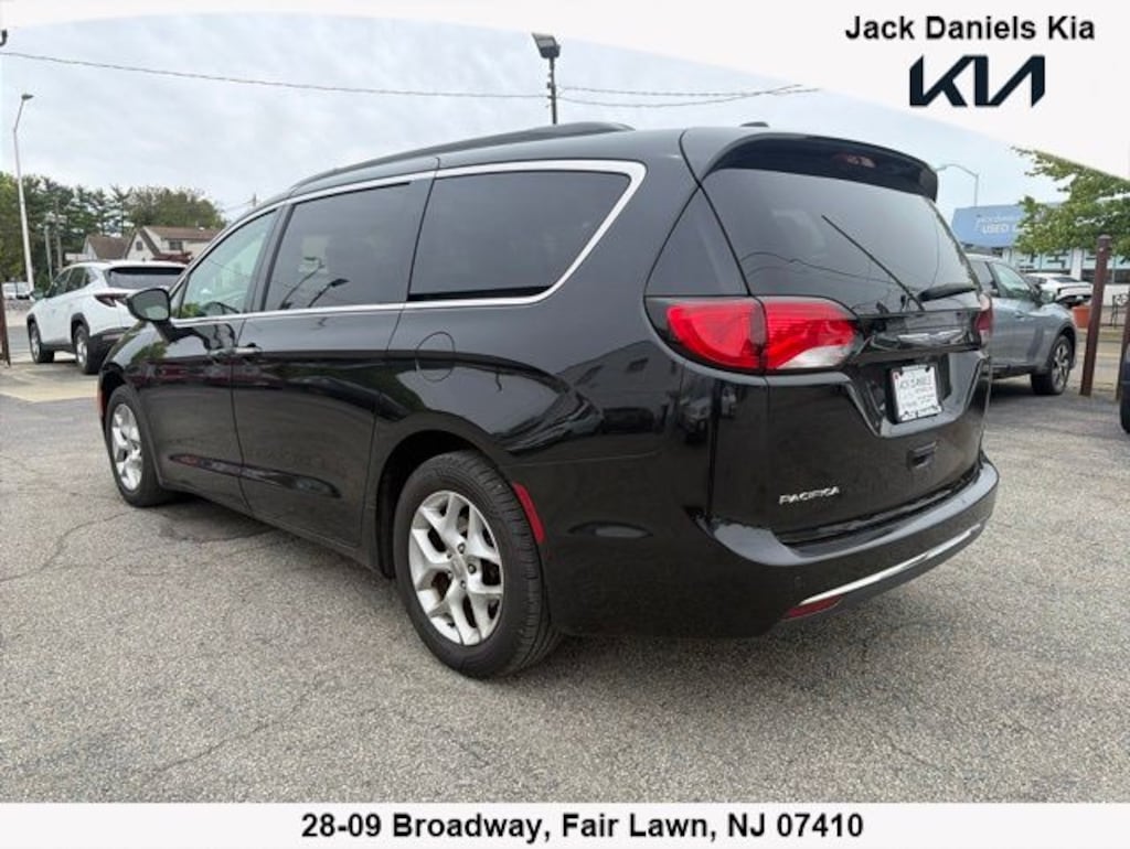 Used 2018 Chrysler Pacifica Touring Plus Van