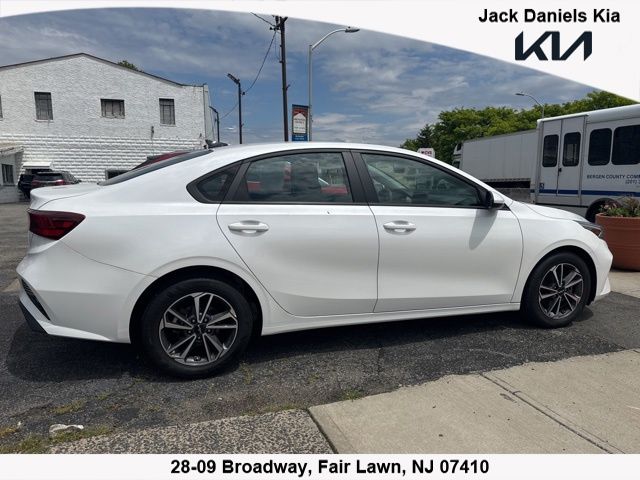 2023 Kia Forte LXS AT's photo