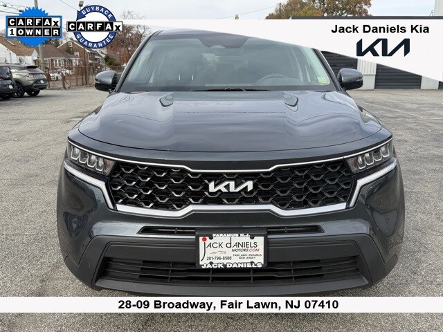 2022 Kia Sorento LX photo 2