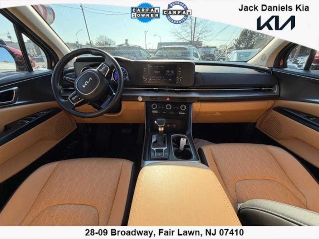 Certified 2024 Kia Carnival LX MPV